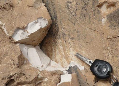 magnesita-esmectita
Barranco de Guanarteme. Las Palmas de Gran Canaria. España.
Ancho de imagen 20 cm.
Detalle de una fractura fresca. La incluyo a pesar de no ser volcánica, por estar relacionada con todo el perfil. (Autor: María Jesús M.)