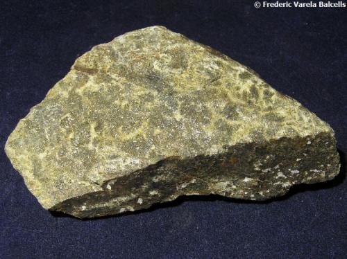 Cornubiana pelítica (cornubianita). Otra muestra de la roca.   
10 x 5 x 3 cm. (Autor: Frederic Varela)