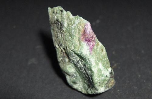 Anyolita
Mundarara Mine (Mdarara), Arusha Region, Tanzania
7 x 6 cm (Autor: Daniel C.M.)