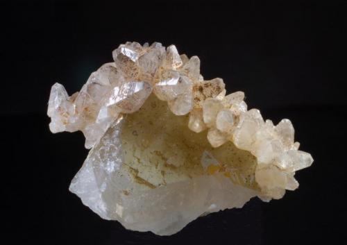 Fluorita y Calcita
Geoda Dificultat - Mines de Sant Marçal - Viladrau - Montseny - Osona - Girona - Catalunya - España
40 x 28 x 18 mm
Colección y Fotografía de Joan Martinez Bruguera (Autor: Joan Martinez Bruguera)