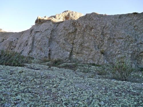 _Corta en la evaporita de yeso mediante barrenos en una pequeña cantera abandonada a las afueras de Sorbas. (Autor: Josele)