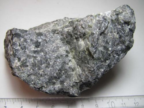 Troctolita
Balmedie Quarry, Belhelvie, Buchan Grampian, Escocia, Reino Unido
7 x 4’5 cm.
Gabro cristalino compuesto por plagioclasa y olivino, con menor proporción de piroxenos. (Autor: prcantos)