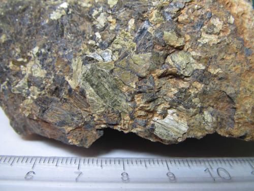 Piroxenita<br />Sierra Troodos, Distrito Limassol, Chipre<br />5 cm. ancho de campo<br /> (Autor: prcantos)