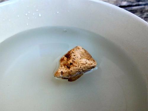 Pumita<br />Italy<br />3 x 2 x 1,5 cm<br /> (Autor: Josele)