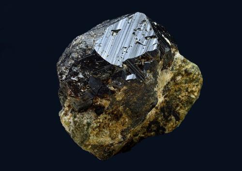 Almandino (Grupo Granate)<br />Outcrop on Rivera del Cala, Las Cabezas, Santa Olalla del Cala, Comarca Sierra de Huelva, Huelva, Andalusia, Spain<br />26 x 20 mm<br /> (Autor: Antonio Carmona)