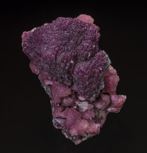 Elbaite<br />Palelni Mine, Khetchel Village, Molo Quarter, Momeik Township, Kyaukme District, Shan State, Myanmar (Burma)<br />6.3 x 4.1 cm<br /> (Author: am mizunaka)