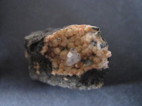 Analcima y gmelinita<br />Little Deerpark Quarry, Glenarm, County Antrim, Northern Ireland / United Kingdom<br />3 x 2 cm.<br /> (Autor: prcantos)