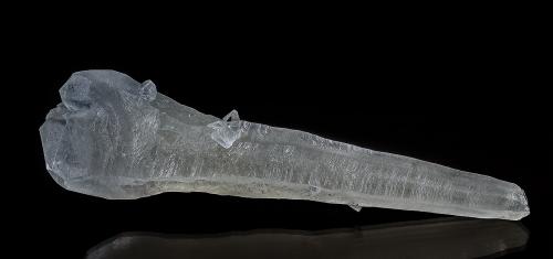 Calcite<br />Sichuan Province, China<br />14.3 x 3.5 cm<br /> (Author: am mizunaka)