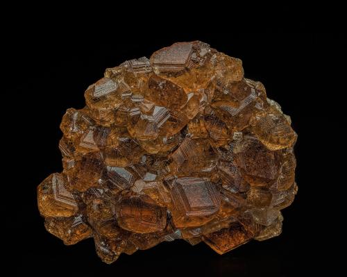 Grossular (Var. Hessonite)<br />Jeffrey Mine, Asbestos, Les Sources RCM, Estrie, Québec, Canada<br />5.2 x 4.6 cm<br /> (Author: am mizunaka)