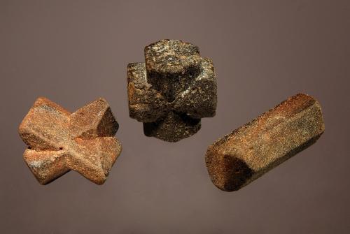 Staurolite<br />Pilar, Distrito Picuris, Condado Taos, New Mexico, USA<br />2.4 to 2.8 cm<br /> (Author: crosstimber)