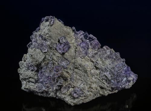 Fluorite<br />La Viesca Mine, La Collada mining area, Huergo, Siero, Comarca Oviedo, Principality of Asturias (Asturias), Spain<br />14.3 x 7.0 cm<br /> (Author: am mizunaka)
