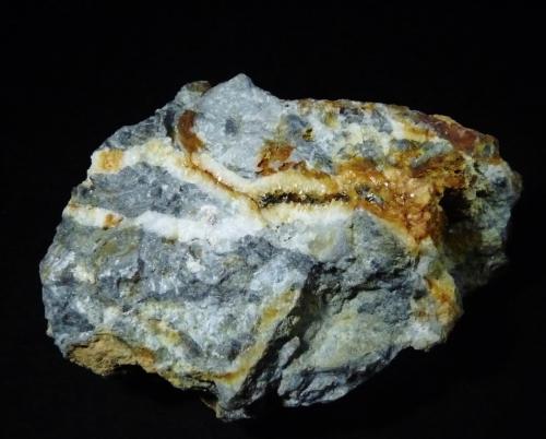 Stibnita (estibina) y Cuarzo<br />Collada Verda, Abella-Pardines, Ripoll, Comarca Ripollés, Gerona / Girona, Cataluña / Catalunya, España<br />70x45 mm.<br /> (Autor: Jesus Franquesa Baucells)