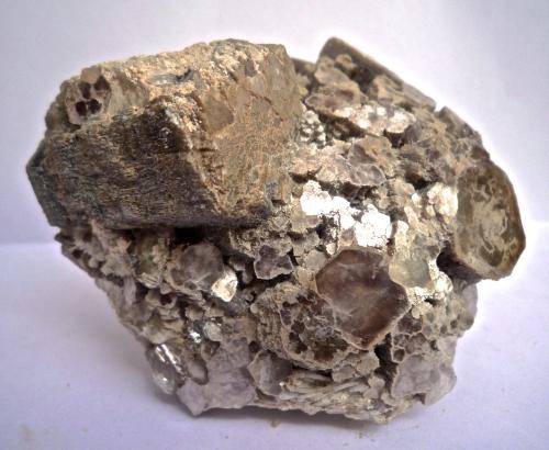 Lepidolita<br />Virgem da Lapa, Vale do Jequitinhonha, Minas Gerais, Brasil<br />10 x 8 x 7 cm<br /> (Autor: María Jesús M.)