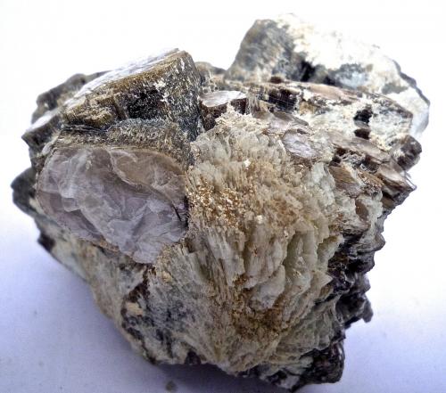 Lepidolita, Albita (variedad cleavelandita)<br />Virgem da Lapa, Vale do Jequitinhonha, Minas Gerais, Brasil<br />10 x 8 x 7 cm<br /> (Autor: María Jesús M.)