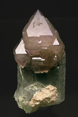 Quartz (variety amethyst and smoky quartz)<br />Soliva Quarry (AVE Quarry works), Can Sala, Riudarenes, Comarca La Selva, Gerona / Girona, Catalonia / Catalunya, Spain<br />Specimen size: 6.5 × 3.5 × 2.9 cm<br /> (Author: Jordi Fabre)