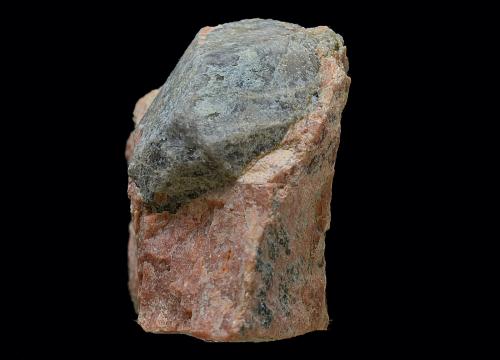 Zircón sobre ortoclasa.<br />Diéresis Mine, Puerto del Cabril, Hornachuelos, Comarca Valle Medio del Guadalquivir, Córdoba, Andalusia, Spain<br />Cristal de 30 x 30 x17 mm<br /> (Autor: Antonio Carmona)