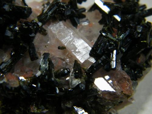 Epidote and Quartz<br />Schakalskruppe, Bethanie District, ǁKaras Region, Namibia<br />60x40mm<br /> (Author: Heimo Hellwig)