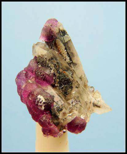 Fluorite and quartz<br />Riemvasmaak pegmatites, Orange river area, Kakamas, ZF Mgcawu District, Northern Cape Province, South Africa<br />24 x 17 x 14 mm<br /> (Author: Pierre Joubert)