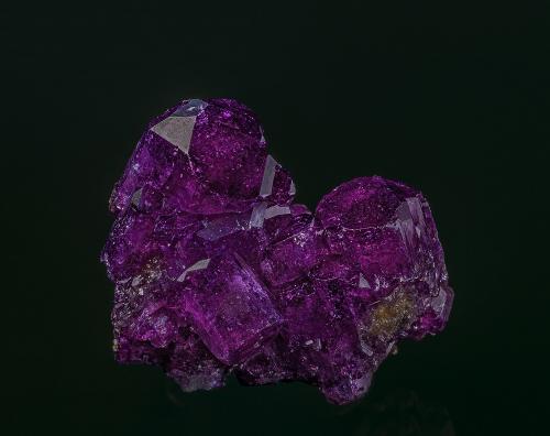 Vesuvianite<br />Mina Jeffrey, Asbestos, Les Sources RCM, Estrie, Québec, Canadá<br />2.2 x 1.8 cm<br /> (Author: am mizunaka)