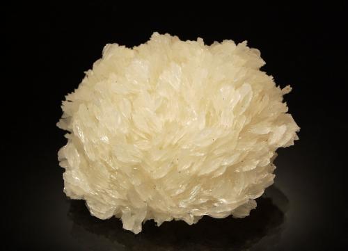 Barite<br />Elmwood Mine, Carthage, Central Tennessee Ba-F-Pb-Zn District, Smith County, Tennessee, USA<br />4.2 x 5.2 cm<br /> (Author: crosstimber)