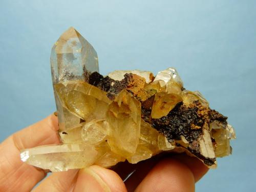 Quartz with goethite<br />Ceres, Warmbokkeveld Valley, Ceres, Valle Warmbokkeveld, Witzenberg, Cape Winelands, Western Cape Province, South Africa<br />58 x 43 x 40 mm<br /> (Author: Pierre Joubert)