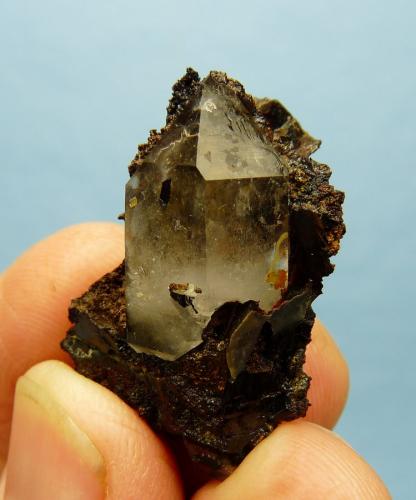 Quartz with goethite<br />Ceres, Warmbokkeveld Valley, Ceres, Valle Warmbokkeveld, Witzenberg, Cape Winelands, Western Cape Province, South Africa<br />32 x 22 x 20 mm<br /> (Author: Pierre Joubert)
