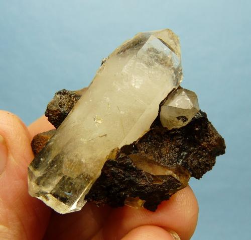 Quartz with goethite<br />Ceres, Warmbokkeveld Valley, Ceres, Valle Warmbokkeveld, Witzenberg, Cape Winelands, Western Cape Province, South Africa<br />45 x 35 x 27 mm<br /> (Author: Pierre Joubert)