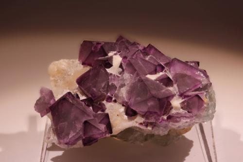 Fluorite<br />De'an Mine, Wushan, De'an, Jiujiang Prefecture, Jiangxi Province, China<br />H:2 cm x W:7 cm x D: 5 cm<br /> (Author: Adrian Pripoae)