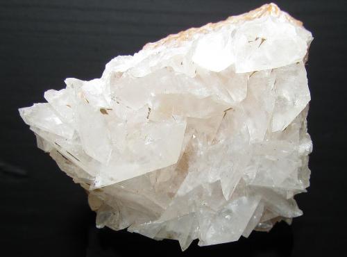 Calcita<br />Canteras de mármol, Estremoz, Distrito Évora, Província Alentejo Central, Región Alentejo, Portugal<br />4''3 x 3''6 cm<br /> (Autor: phrancko)