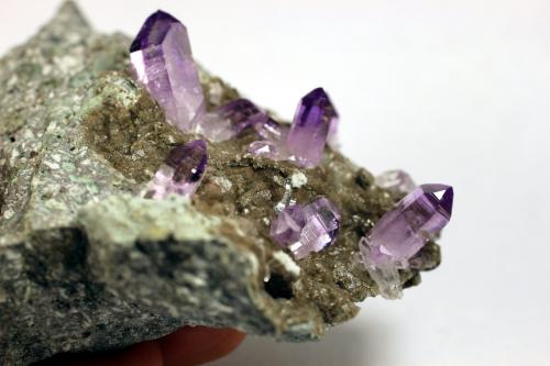 Cuarzo (variedad amatista)<br />Cerro de la Concordia, Piedra Parada (Las Vigas), Municipio Tatatila, Veracruz (Veracruz de Ignacio de la Llave), México<br />9.5 x 9 x 3 centimetros<br /> (Autor: Ricardo Melendez)