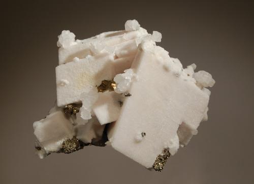 Calcite<br />Naica Mine, Naica, Municipio Saucillo, Chihuahua, Mexico<br />5.6 x 7.0 cm<br /> (Author: crosstimber)