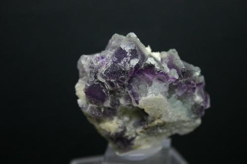 Fluorita<br />veta Skinner, Zona Silver Creek, Black Mountains, Distrito Oatman, Condado Mohave, Arizona, USA<br />44mm - 39mm - 24mm<br /> (Autor: Pedro Naranjo)