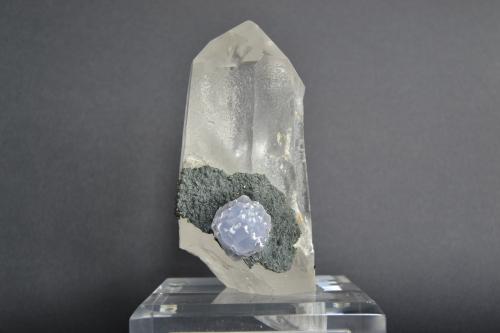 Cuarzo y Fluorita<br />Minas da Panasqueira, Aldeia de São Francisco de Assis, Covilhã, Castelo Branco, Cova da Beira, Centro, Portugal<br />11,5 x 5,8 x 5 cm<br /> (Autor: Raul S. Llorente)