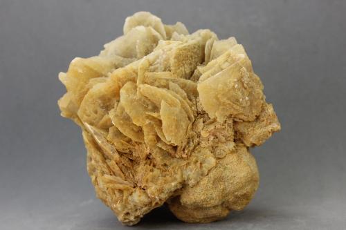 Calcita<br />Cantera Muntanya Blanca (Cantera Muntanyeta dels Estanys), Almenara, Comarca Plana Baixa, Castellón / Castelló, Comunidad Valenciana / Comunitat Valenciana, España<br />56x32x29 mm<br /> (Autor: Juan Espino)