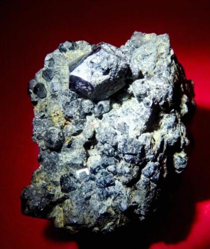 Perovskita<br />Macizo Afrikanda, Afrikanda, Península Kola, Murmanskaja Oblast, Región del Norte, Rusia<br />60x50 mm.<br /> (Autor: Jesus Franquesa Baucells)