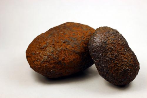 Limonita<br />Cuetzalan del Progreso, Municipio Puebla de Zaragoza, Puebla, Mexico<br />7.2 x 5.1 x 4.3  y  5.4 x 3.5 x 3 centimetros<br /> (Autor: Ricardo Melendez)