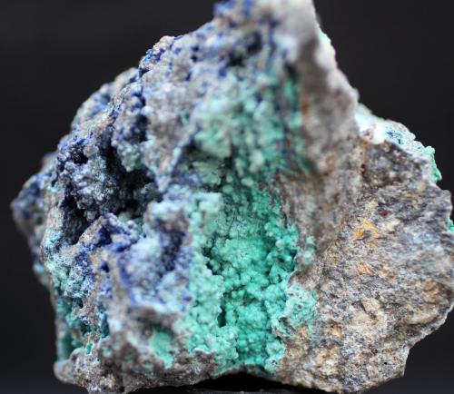 Auricalcita y Azurita<br />Cerro Tajo de las Grajas, Zona Llanos de la Plata, Alhaurín de la Torre, Comarca Valle del Guadalhorce, Málaga, Andalucía, España<br />55 x 50 x 23 mm<br /> (Autor: José Luis Zamora)