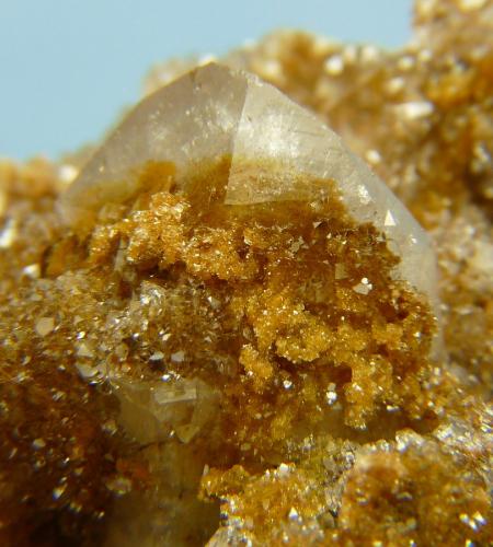 Quartz, Calcite, jouravskite?, manganite<br />N'Chwaning II Mine, N'Chwaning mining area, Kuruman, Kalahari manganese field (KMF), Northern Cape Province, South Africa<br />F.O.V. about 20 mm<br /> (Author: Pierre Joubert)