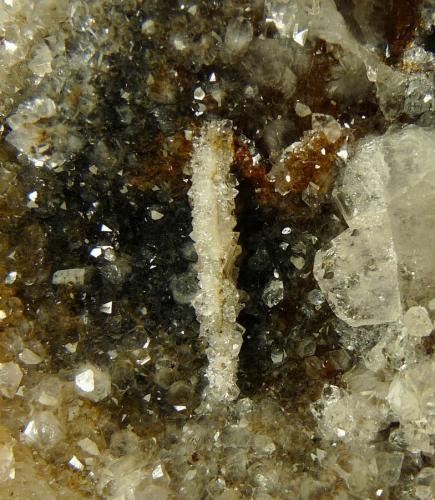 Quartz, Calcite, jouravskite?, manganite<br />N'Chwaning II Mine, N'Chwaning mining area, Kuruman, Kalahari manganese field (KMF), Northern Cape Province, South Africa<br />F.O.V. about 33 mm<br /> (Author: Pierre Joubert)
