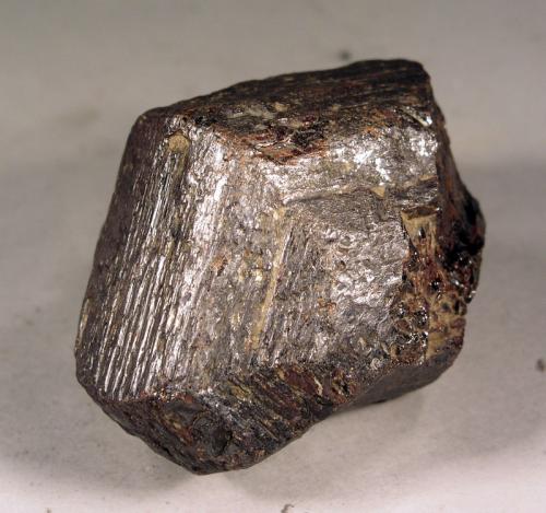 Rutilo<br />Horcajuelo de la Sierra, Comarca Sierra Norte, Comunidad de Madrid, España<br />4,5 x 3,5 x 3,5 cm.<br /> (Autor: Foro FMF)