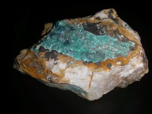 Auricalcita, Hemimorfita y Rosasita<br />Mina Dos Adriana, Distrito Zapallar, Provincia Copiapó, Región Atacama, Chile<br />8 x 5 cm.<br /> (Autor: Alvaro2121)