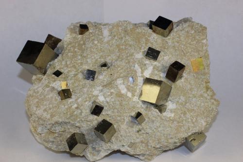 Pirita<br />Ampliación a Victoria Mine, De Alcarama Range, Navajún, Comarca Cervera, La Rioja, Spain<br />15.5 x 12.4 x 7.2 centimetros<br /> (Autor: Ricardo Melendez)