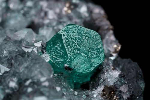 Beryl (variety emerald), Calcite, Pyrite<br />Coscuez mining district, Municipio San Pablo de Borbur, Western Emerald Belt, Boyacá Department, Colombia<br />38x35x38mm, xl=5x5mm<br /> (Author: Fiebre Verde)