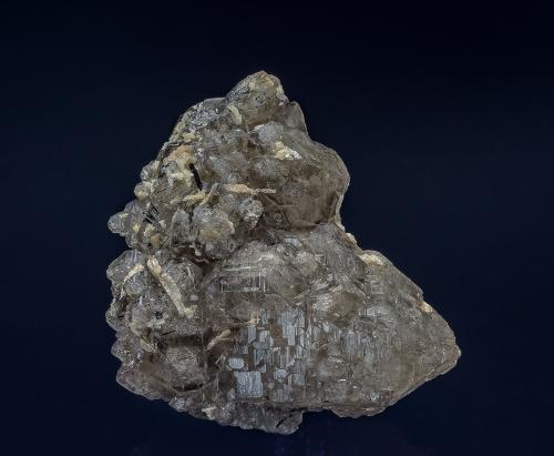 Quartz (var Smoky Quartz)<br />Tripp Flats, Cahuilla, Distrito Cahuilla, Condado Riverside, California, USA<br />6.2 x 6.0 cm<br /> (Author: am mizunaka)