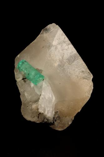 Beryl (variety emerald), Calcite<br />La Pita mining district, Polveros Mine, Municipio Maripí, Western Emerald Belt, Boyacá Department, Colombia<br />49x35x19mm, xl=14x5mm<br /> (Author: Fiebre Verde)