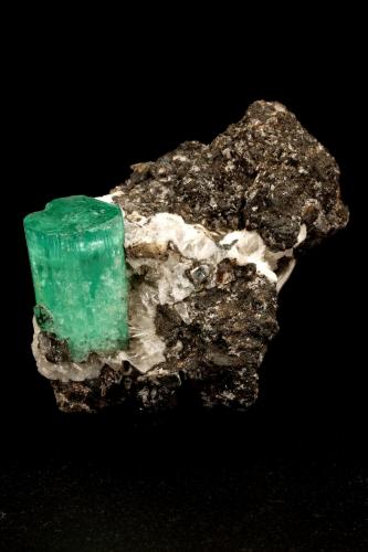 Beryl (variety emerald), Calcite, Parisite, Aragonite(?)<br />Muzo mining district, Western Emerald Belt, Boyacá Department, Colombia<br />38x40x31mm, xl=15x10mm<br /> (Author: Fiebre Verde)