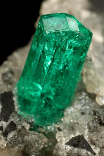 Beryl (variety emerald), Calcite<br />Chivor mining district, Municipio Chivor, Eastern Emerald Belt, Boyacá Department, Colombia<br />25x25x32mm, xl=8x3mm<br /> (Author: Fiebre Verde)