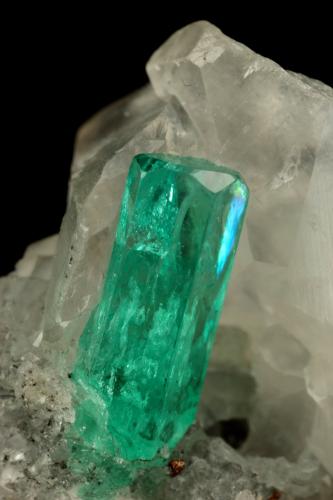 Beryl (variety emerald), Calcite, Pyrite<br />La Pita (distrito minero), Mina Cunas, Municipio Maripí, Cinturón Esmeraldífero Occidental, Departamento Boyacá, Colombia<br />26x17x30mm, xl=9x2mm<br /> (Author: Fiebre Verde)