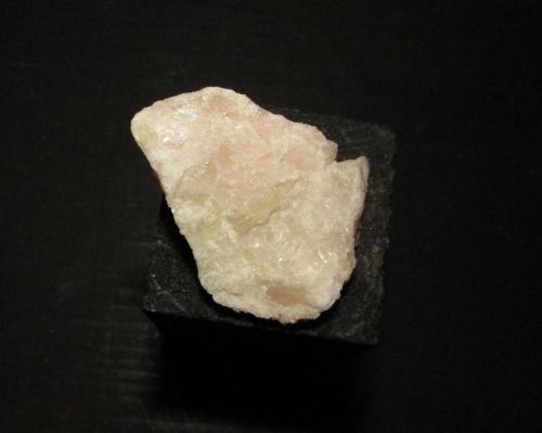 Calcita (variedad calcita manganesífera)<br />Enviny quarry, Roca de Sant Julià, Montardit de Dalt, Sort, Comarca Pallars Sobirà, Lérida / Lleida, Catalonia / Catalunya, Spain<br />4 x 3 cm.<br /> (Autor: phrancko)