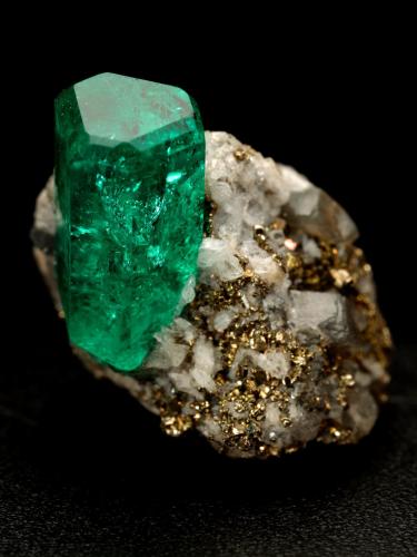 Beryl (variety emerald), Calcite, Pyrite<br />Chivor mining district, El Oriente Mine, Municipio Chivor, Eastern Emerald Belt, Boyacá Department, Colombia<br />xl=12x6mm<br /> (Author: Fiebre Verde)